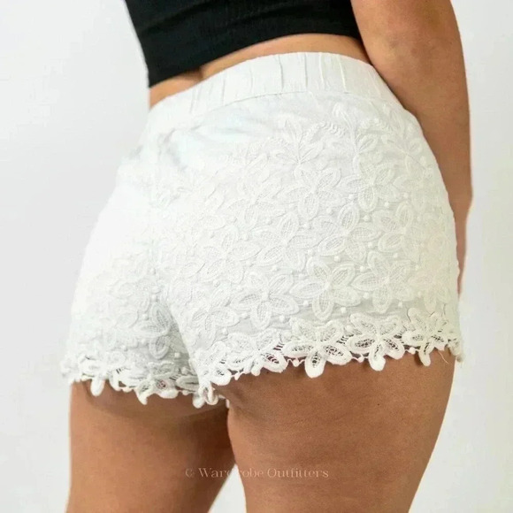 Zara Trafaluc Crochet Lace Pull On Cream White Cheeky Shorts - Picture 5 of 9